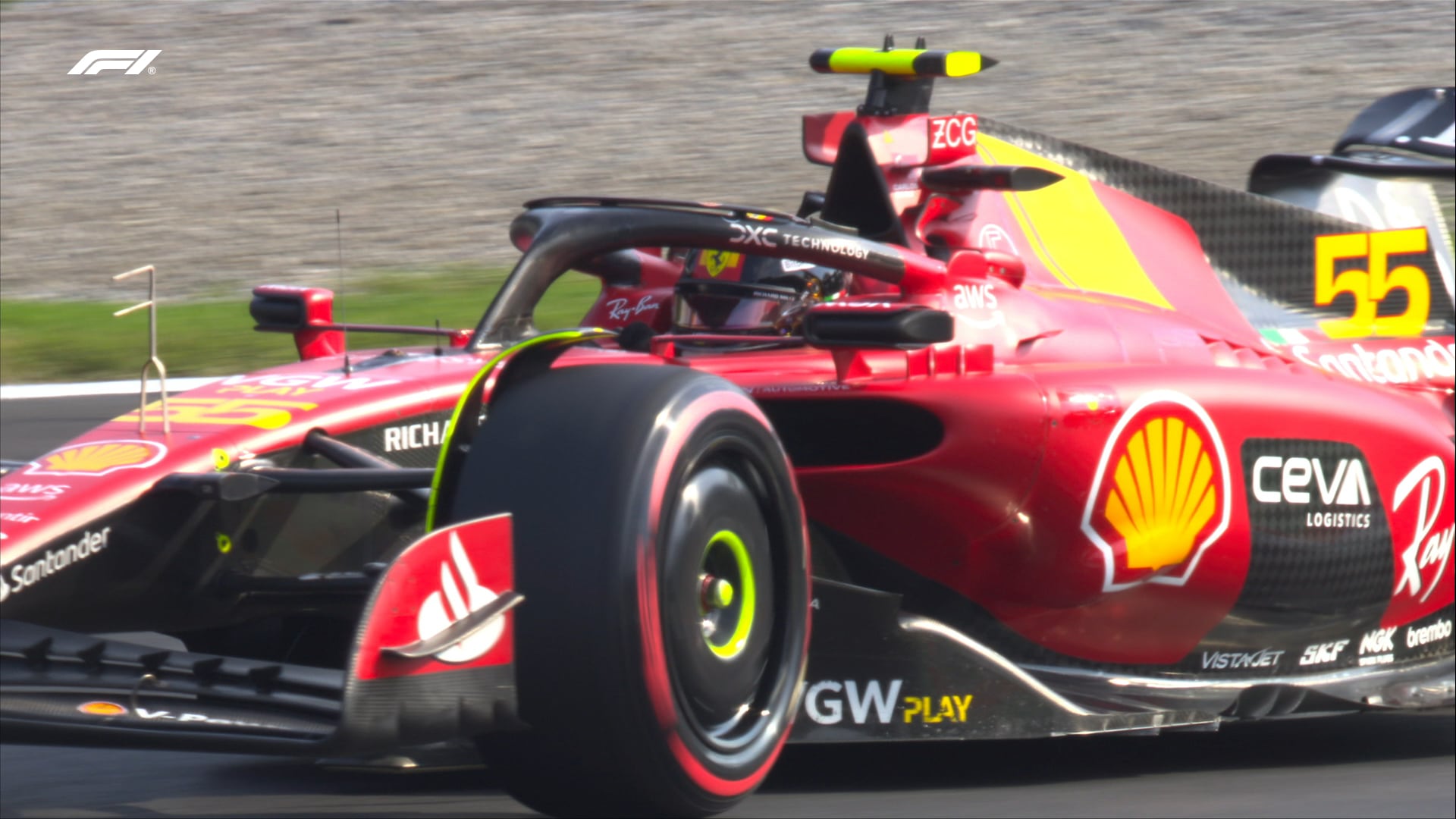 F1, Monza è rossa. Sainz batte Verstappen di soli 13 millesimi