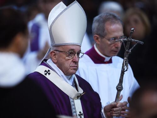 Quei blog che criticano Bergoglio: "Il Papa eretico?"