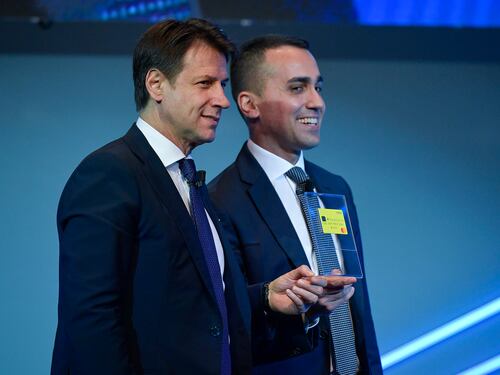 Dalla Ferrari alle barche: quanti "schiaffi" a Di Maio sul reddito grillino