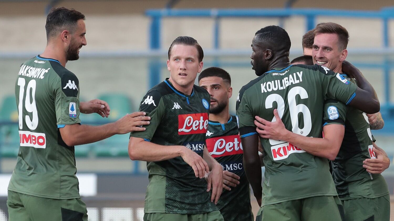 Serie A, il Napoli sbanca 2-0 Verona. Vincono Parma, Cagliari e Torino
