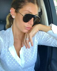 Paola Caruso, scollatura sexy 12