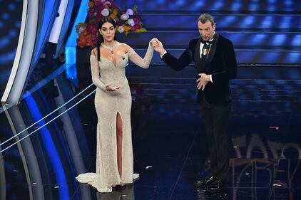 Georgina Rodriguez incanta l'Ariston, Amadeus si spoglia 1