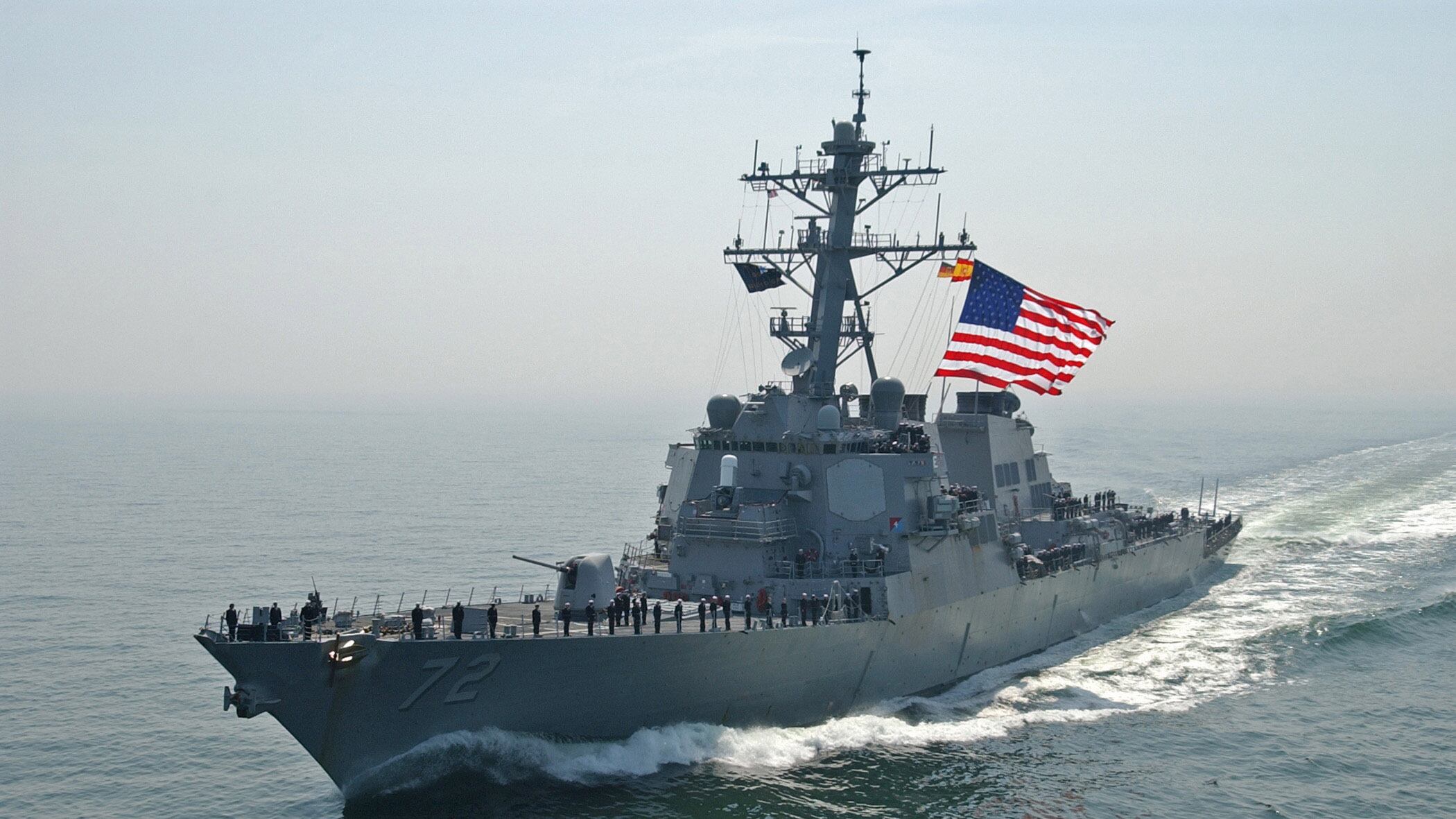 Stretto di Hormuz, nave Usa spara colpi di avvertimento contro unità iraniane