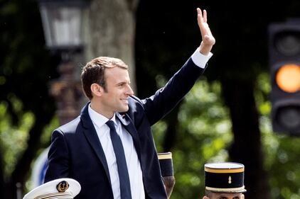 Emmanuel Macron si insedia all'Eliseo: da oggi è ufficialmente presidente 18