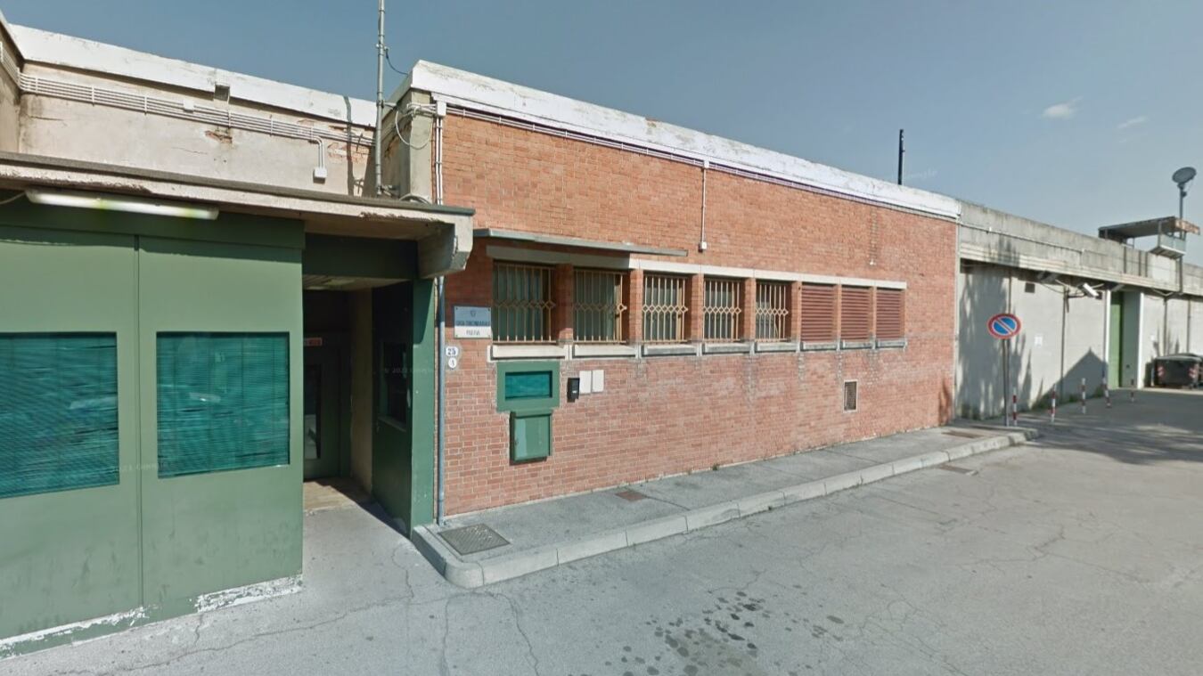 Esce dal carcere e stupra una donna. Ma il giudice scarcera lo straniero: "Rapporto consenziente"