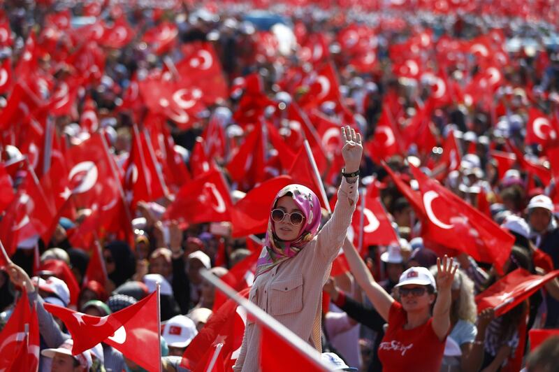 Folla immensa a Istanbul per la manifestazione anti-golpista 2