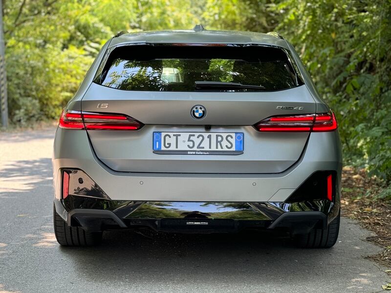 BMW i5 Touring eDrive40: guarda la gallery della Station Wagon elettrica da 340 CV 14