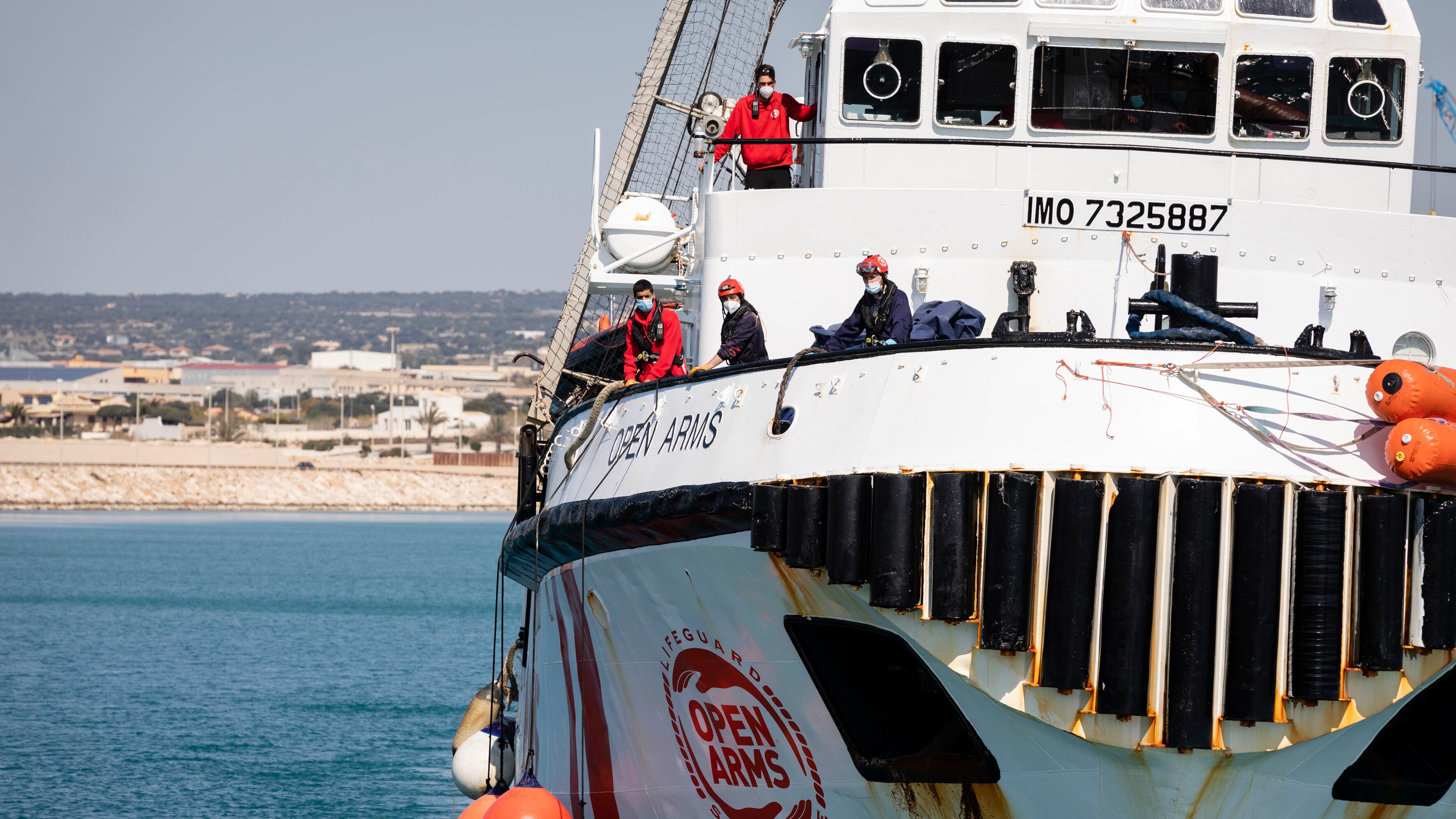 Ostacola una motovedetta libica durante un soccorso, fermo in porto per Open Arms