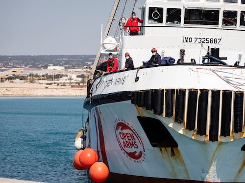 Ostacola una motovedetta libica durante un soccorso, fermo in porto per Open Arms
