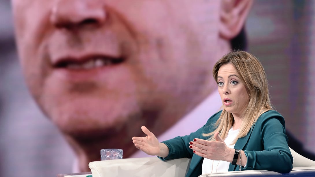 Scontro Meloni-Conte: "Atteggiamento criminale", "Uno schiaffo a tutti"