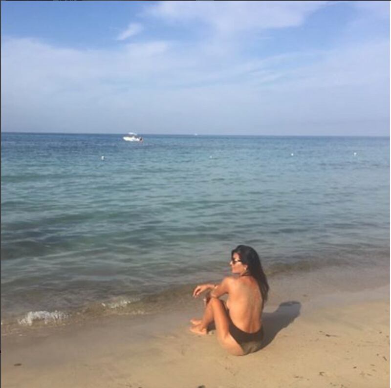 Pamela Prati in topless per la fine dell'estate 14