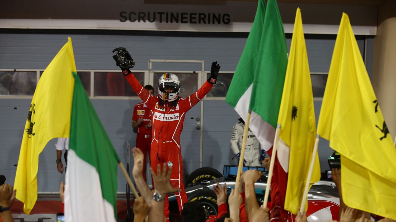 Gp Bahrain, Vettel fa il fenomeno. La Ferrari trionfa davanti alla due Mercedes