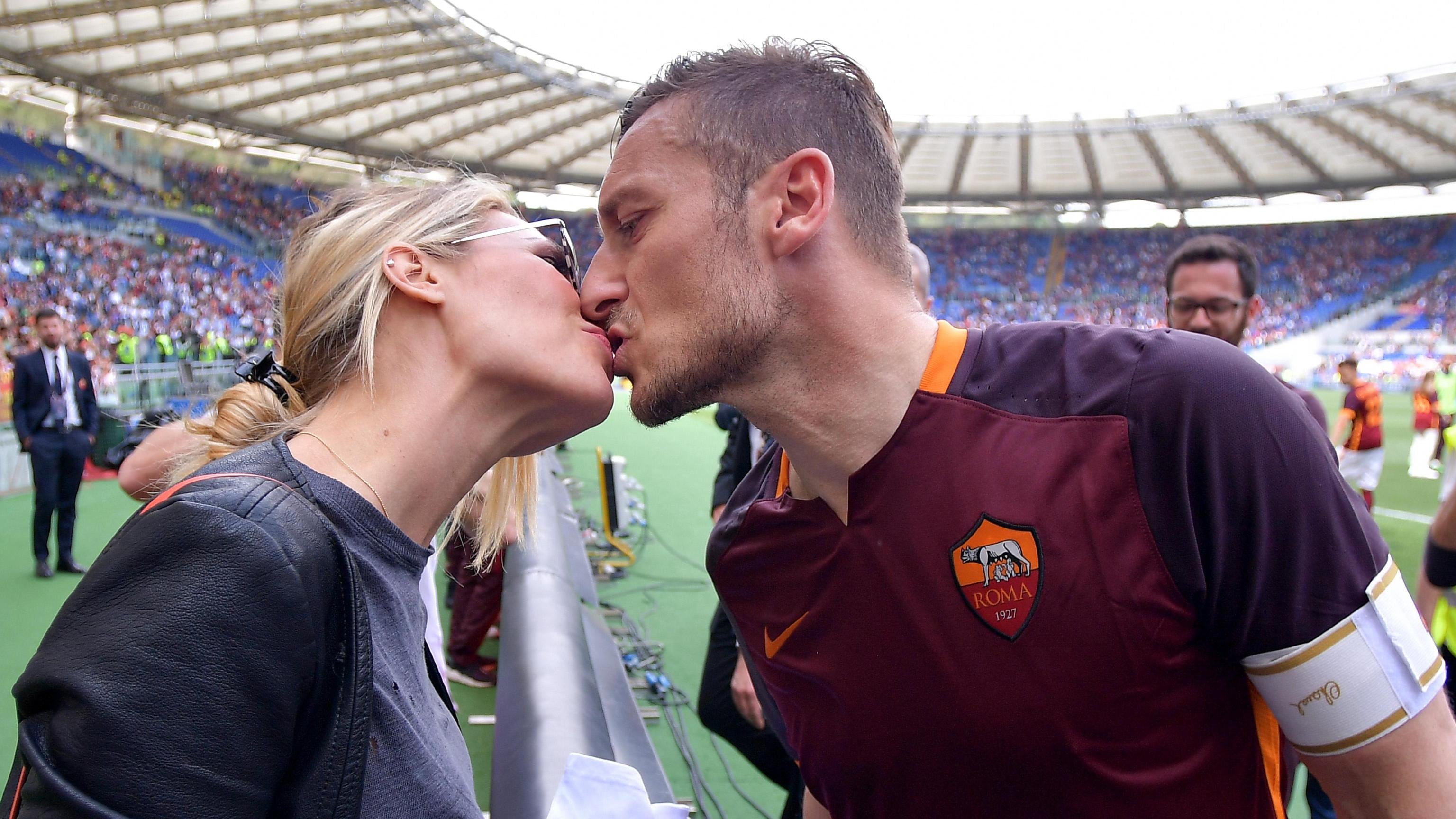 "Non vuole gli alimenti, ma...". La mossa di Ilary nel divorzio con Totti