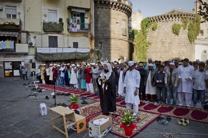 Napoli invasa: i musulmani festeggiano Allah 12