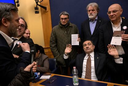 L'opposizione contro la conferenza sulla remigrazione occupa la sala stampa della Camera 5
