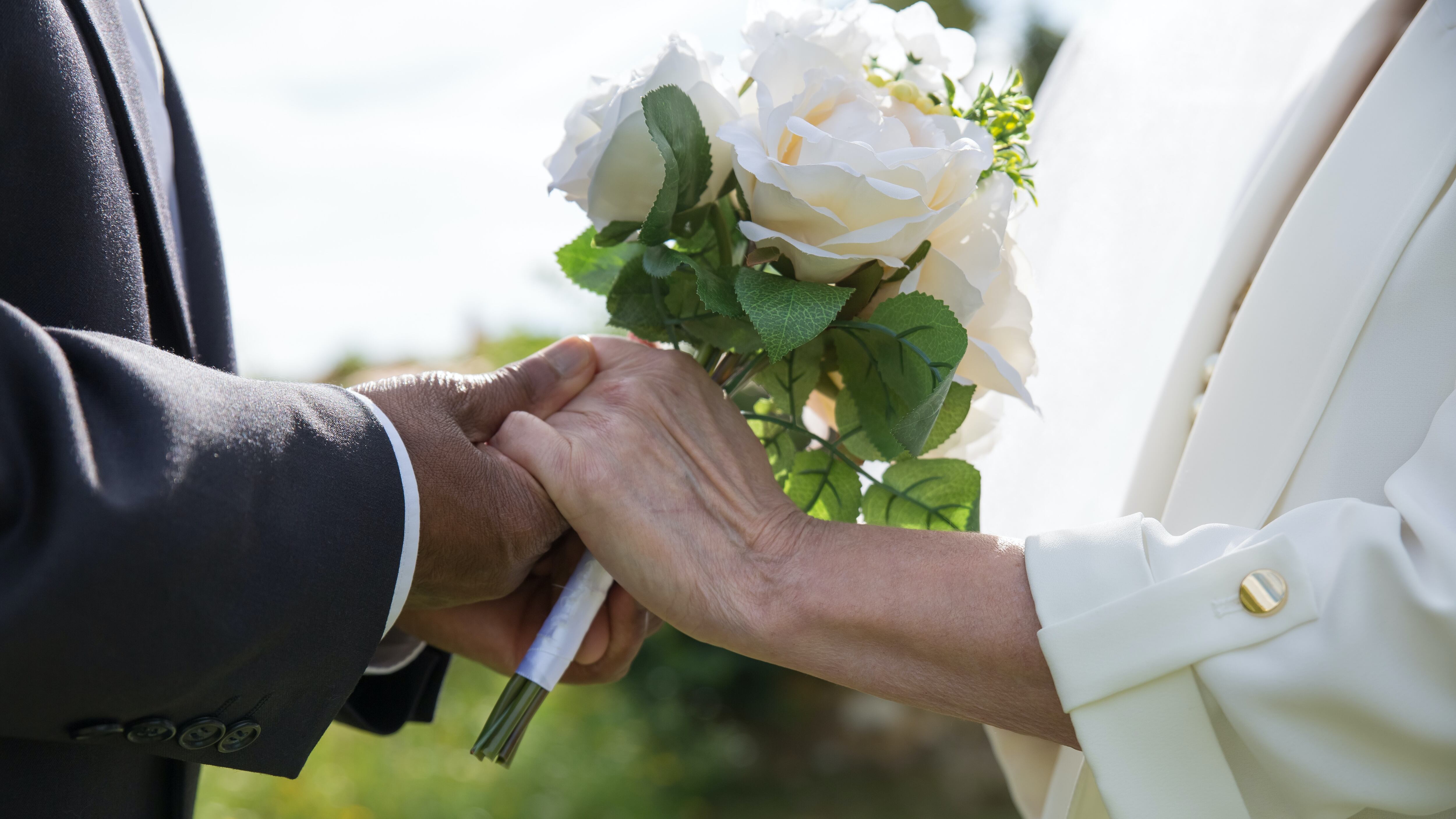Over, ecco l’abito da sposa giusto per chi ha più di 60 anni