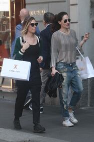 Ilary Blasi, shopping a Milano con l'amica Morena 15