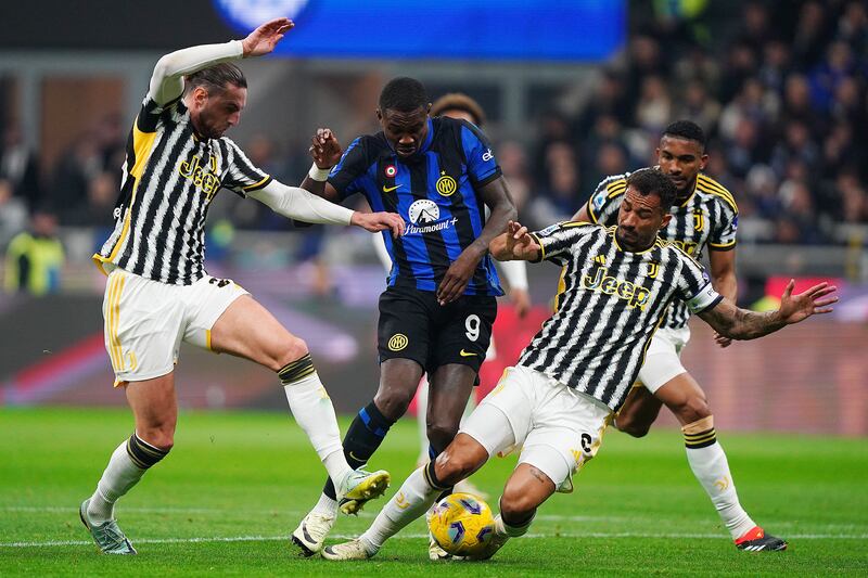 Inter, Thuram in mezzo a due bianconeri