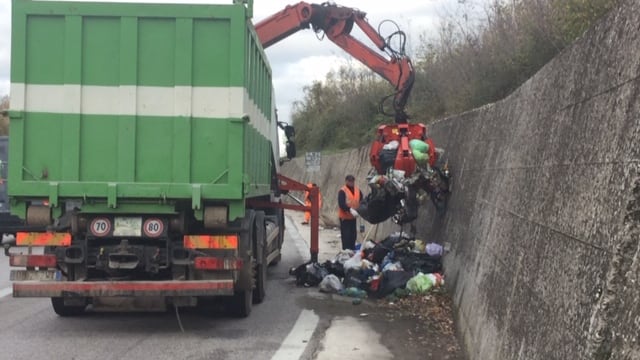 Rifiuti sversati sulle piazzole di sosta, interventi a Benevento