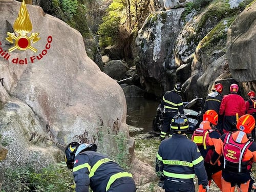 Incidente mortale a Villagrande, auto finisce nel burrone: morti tre operai