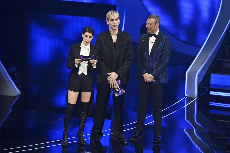 Sanremo 2024: ecco il look della seconda serata del Festival di Mr.Rain 1
