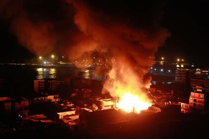 Cile, incendio a Iquique dopo il terremoto 4