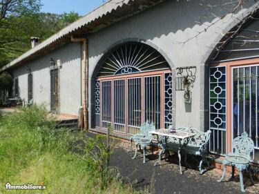 In vendita la villa di Lucio Dalla sull'Etna 1
