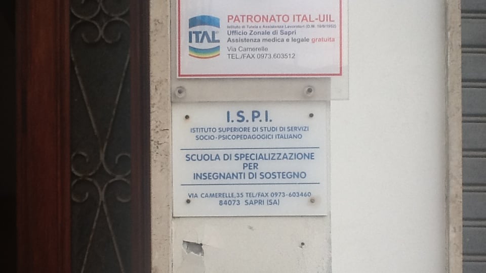 Le tante stranezze e i misteri intorno alla scuola di Sapri