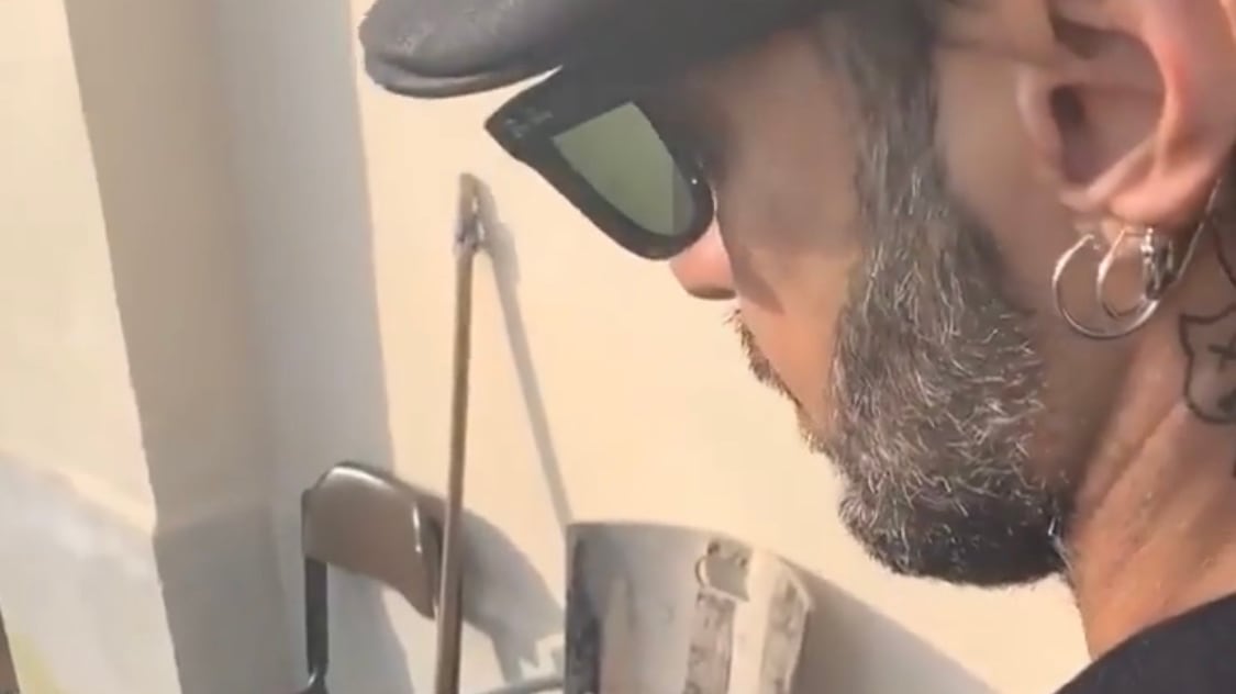 Fabrizio Corona cambia look e torna sui social