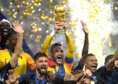 La Francia solleva la Coppa del Mondo: tutte le foto della festa  6