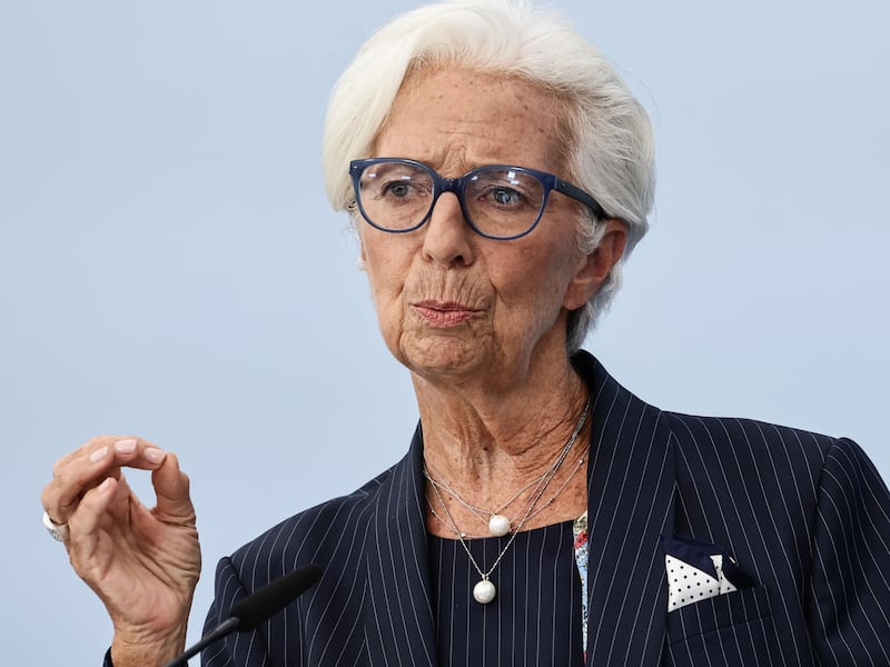 Allarme della Bce sull’IA. Fitch promuove l’Italia