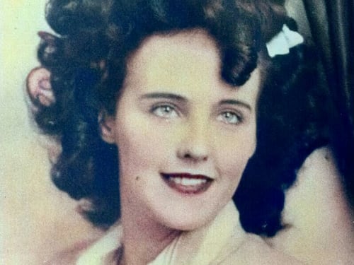 La bocca aperta da orecchio a orecchio, il taglio sulla vita: l'orrore sul corpo della "Black Dahlia"