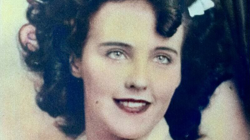 La bocca aperta da orecchio a orecchio, il taglio sulla vita: l'orrore sul corpo della "Black Dahlia"
