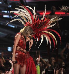 MTV VMA 2015, il trionfo di Taylor Swift e Miley Cyrus 5