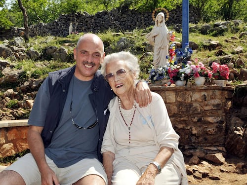 Il web sfotte Brosio per un post sulla Madonna di Medjugorje