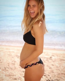 Bar Refaeli, una futura mamma social 2