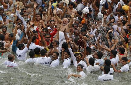 I colori della festa indiana del Kumbh Mela 18