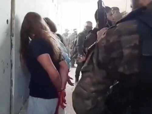 "Tenute come schiave in una villa". L'incubo delle donne rapite da Hamas