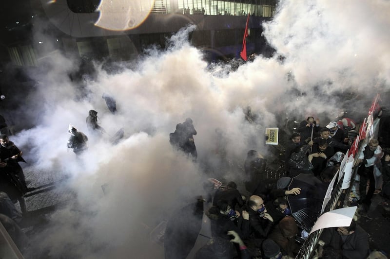 Turchia, scontri dopo il sequestro del quotidiano 6