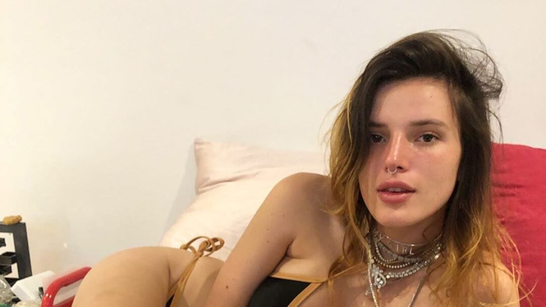 Bella Thorne ritira il premio Pornhub: "Volevo un horror, poi ho cambiato idea"