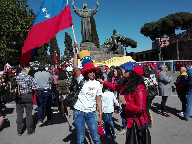 Venezuelani in piazza a Roma 1