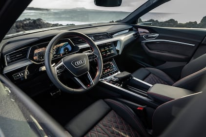Le immagini della nuova Audi Q8 e-tron 2