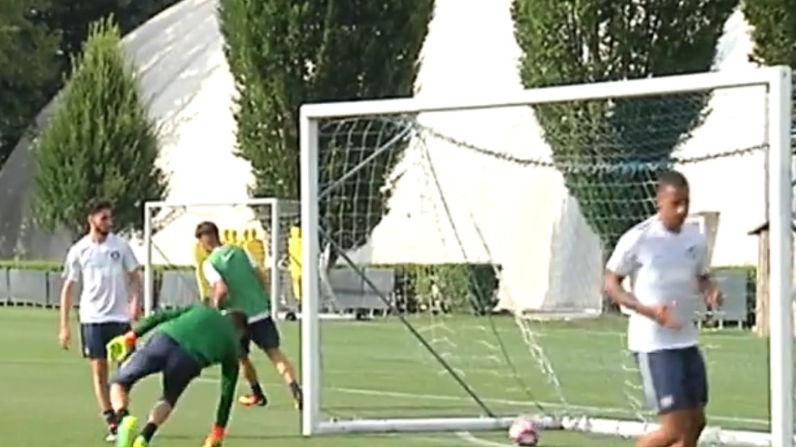 L'Inter si allena con un cerotto che copre lo sponsor
