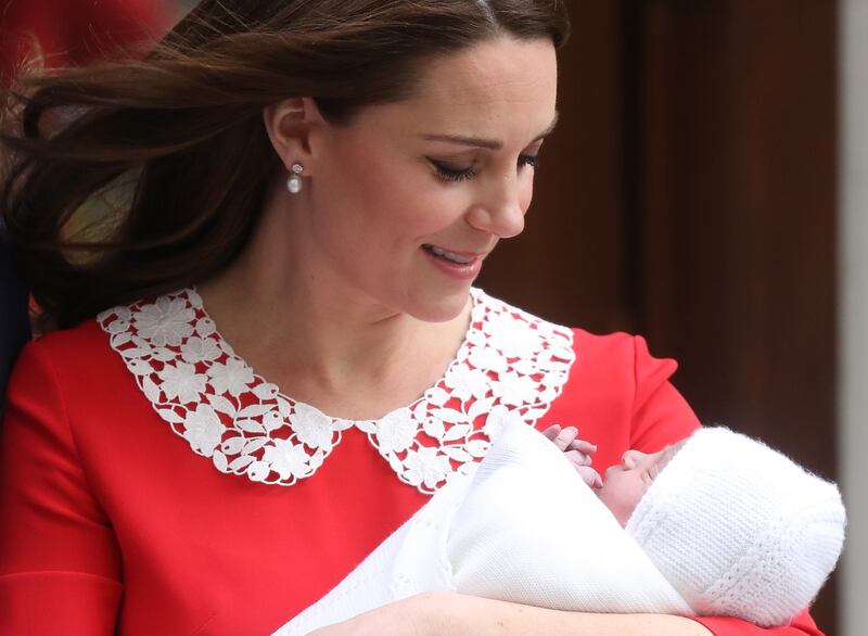Kate Middleton raggiante dopo il parto 18