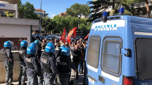 Tensione tra Casapound e antifascisti a Casal Bruciato 9