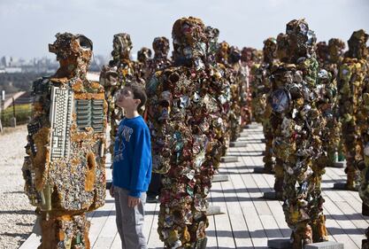 Trash people, i rifiuti diventano opere d'arte 4