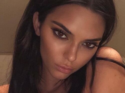 Kendall Jenner completamente nuda in Italia
