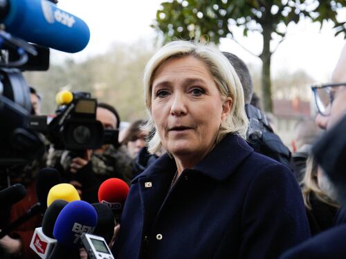 Corte Ue condanna la Le Pen: "Pagò bodyguard con soldi pubblici"
