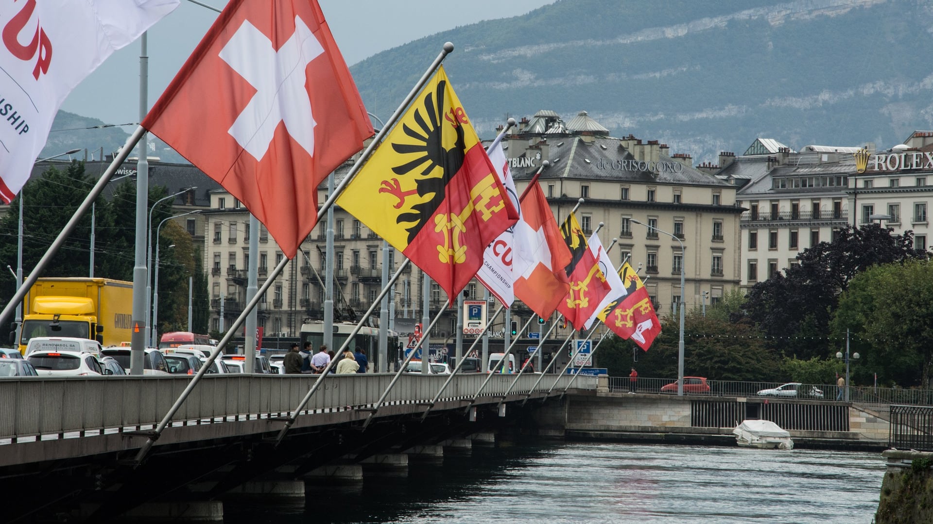 L'allarme della Svizzera: "Fate scorte di cibo e acqua: vi daremo pillole di iodio"