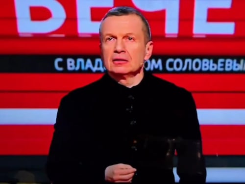 "Chi mi ha bandito...". Il propagandista russo Solovyev torna ad attaccare la Picierno